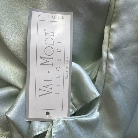 Vintage Val Mode Lingerie 2 Pieces Pale Green Satin Pant & Top Sleepwear Set M - Picture 10 of 12